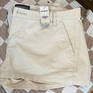 Express Women's cream chino Shorts nwt